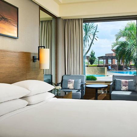Renaissance Johor Bahru Hotel Exterior foto Deluxe Pool Access