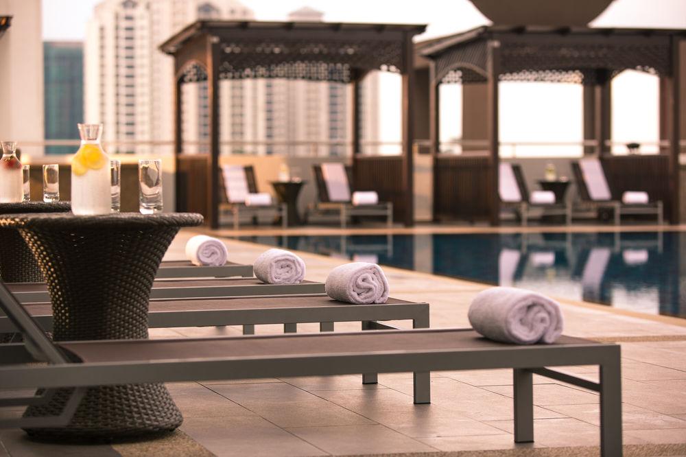 Renaissance Johor Bahru Hotel Exterior foto The swimming pool at the hotel