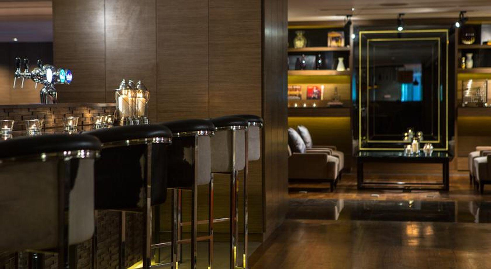 Renaissance Johor Bahru Hotel Exterior foto The bar at the hotel