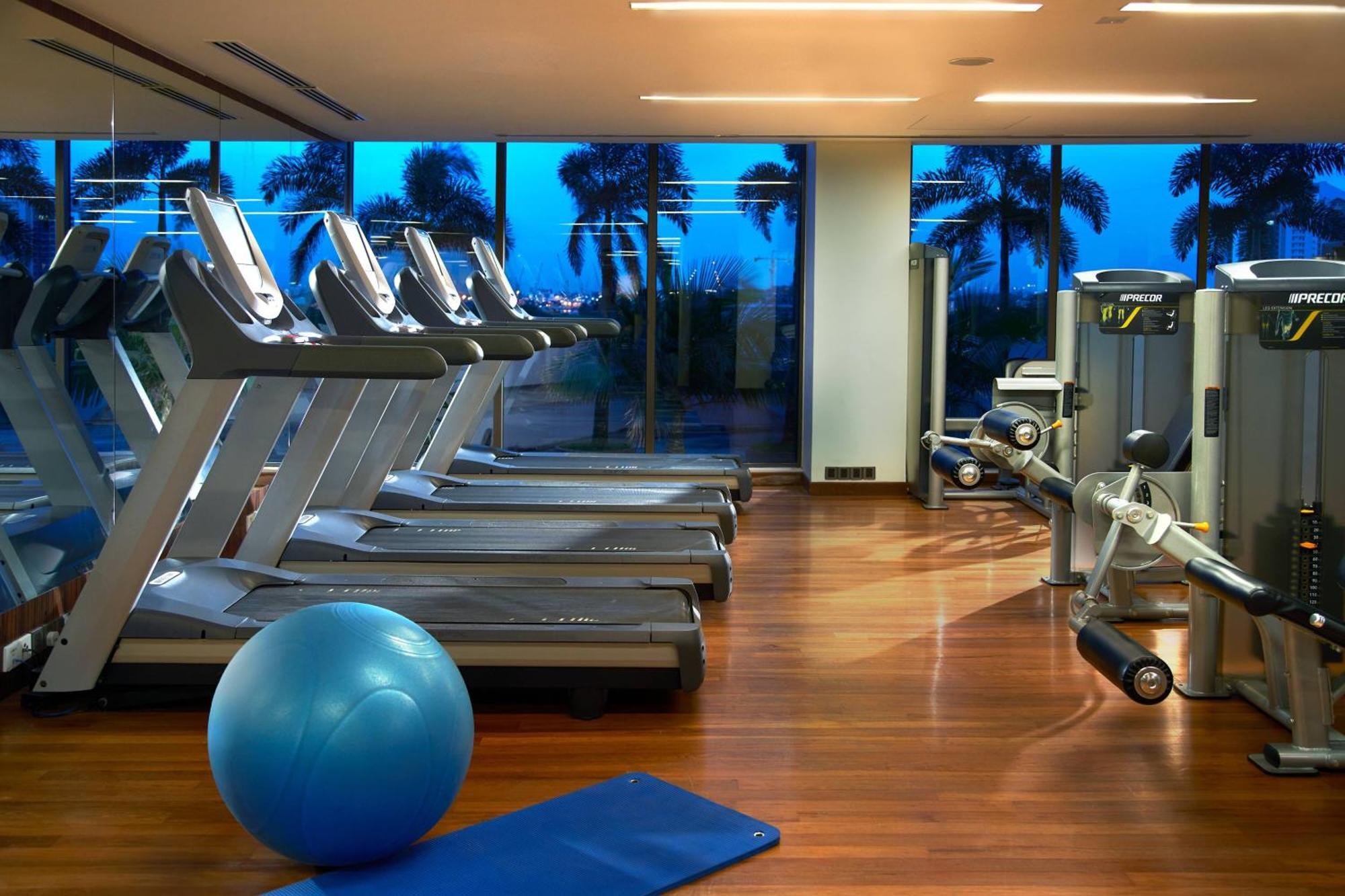 Renaissance Johor Bahru Hotel Exterior foto The gym at the Westin Dubai