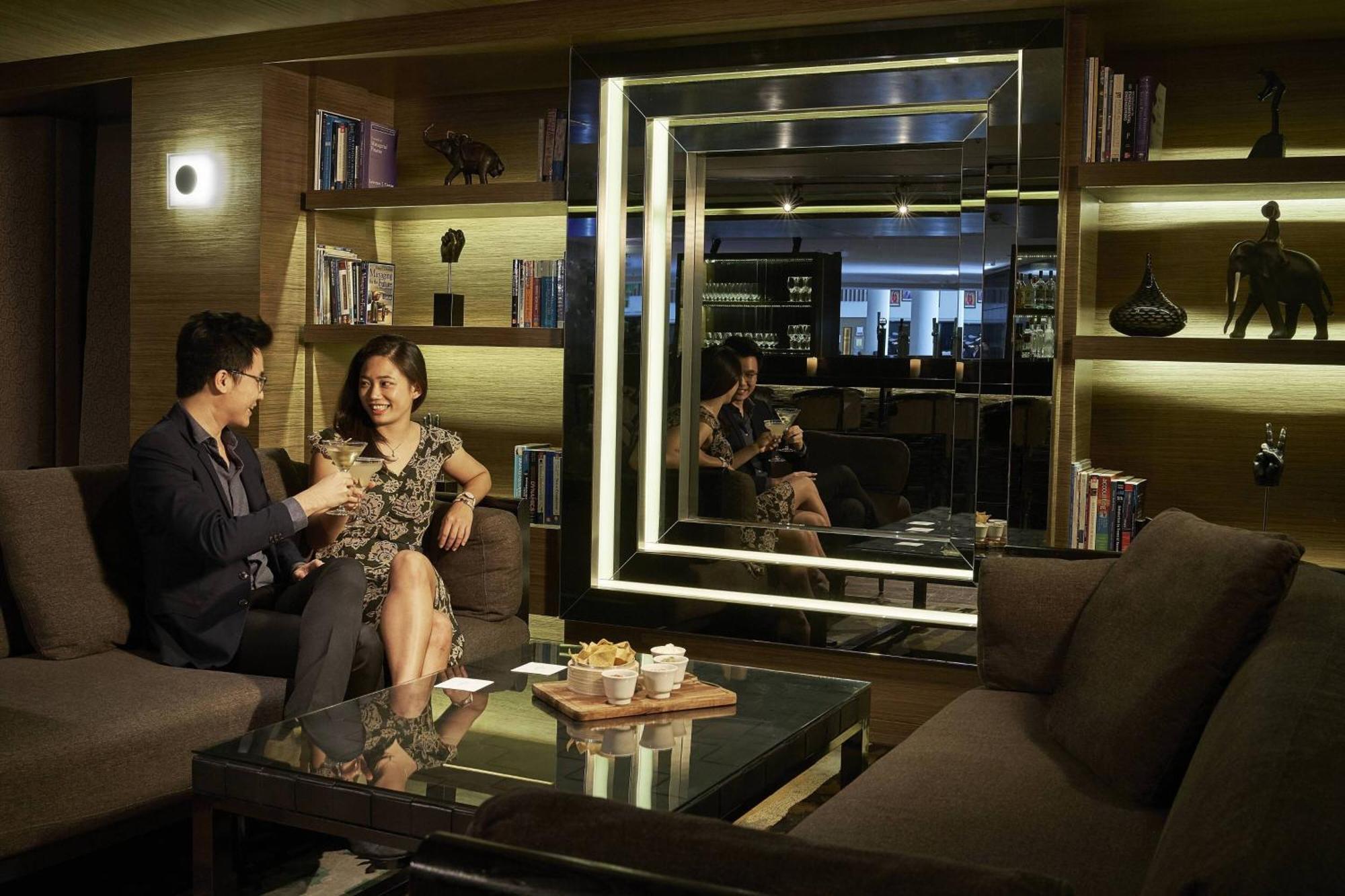 Renaissance Johor Bahru Hotel Exterior foto The Library